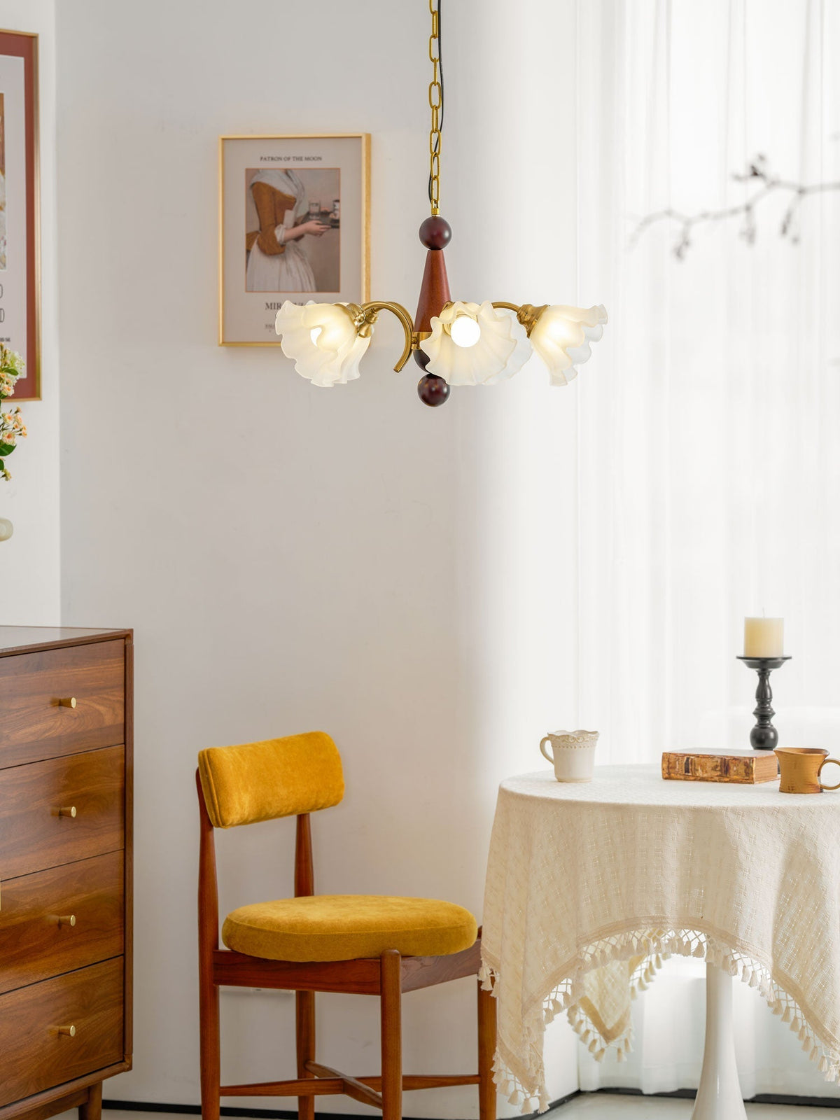 Ilvinan Kronleuchter aus Holz und Glas im traditionellen eleganten Stil