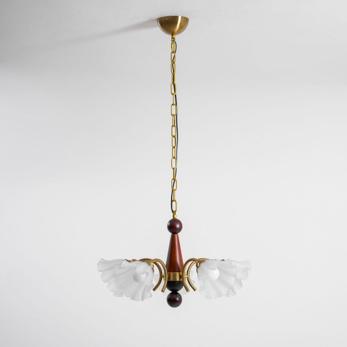 Ilvinan Kronleuchter aus Holz und Glas im traditionellen eleganten Stil