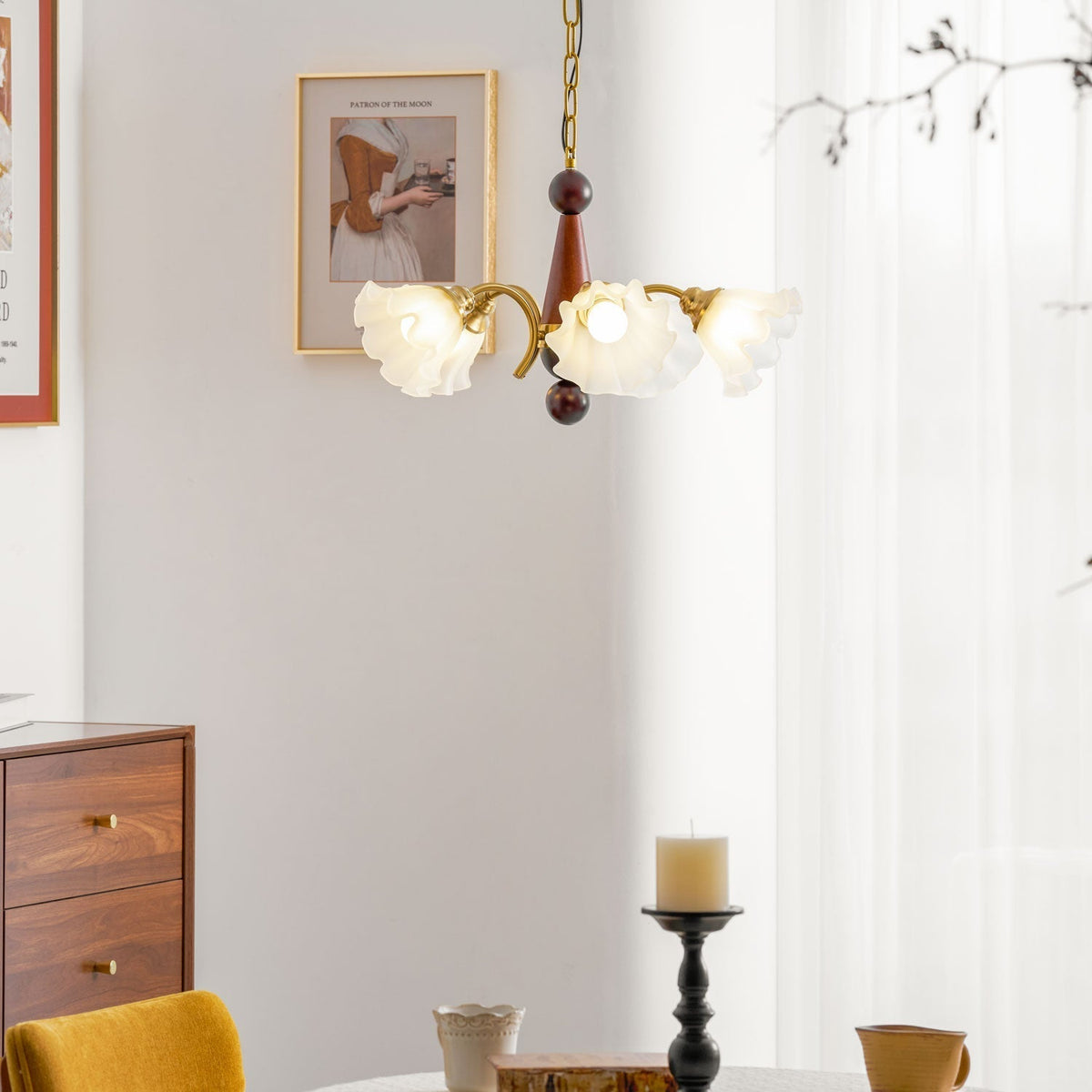 Ilvinan Kronleuchter aus Holz und Glas im traditionellen eleganten Stil