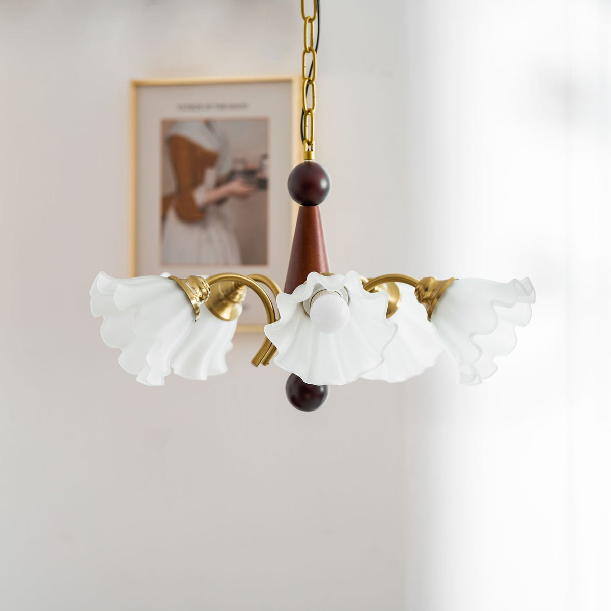 Ilvinan Kronleuchter aus Holz und Glas im traditionellen eleganten Stil