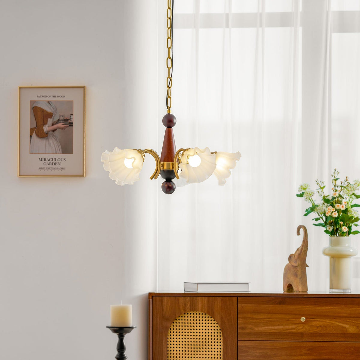 Ilvinan Kronleuchter aus Holz und Glas im traditionellen eleganten Stil