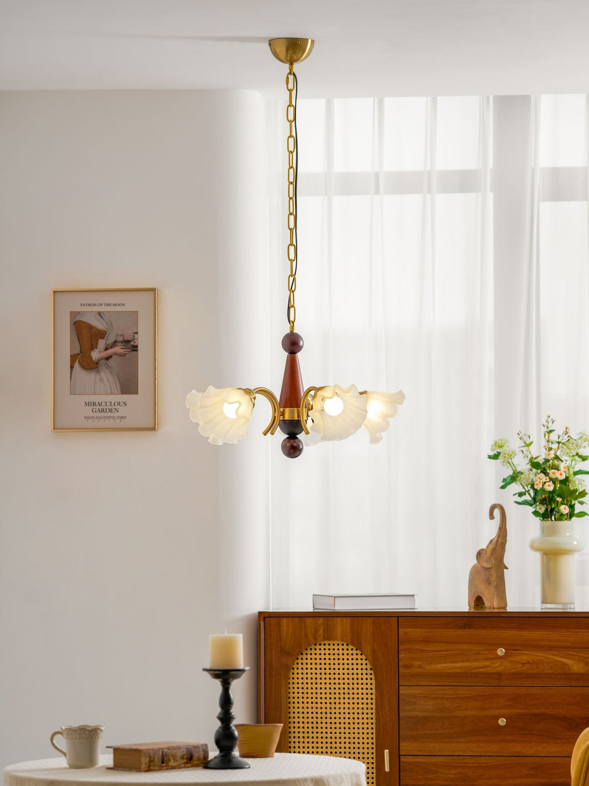 Ilvinan Kronleuchter aus Holz und Glas im traditionellen eleganten Stil