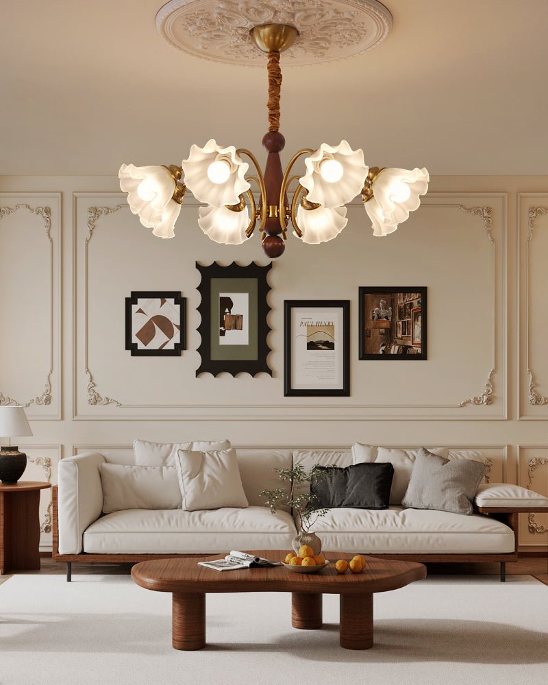 Ilvinan Kronleuchter aus Holz und Glas im traditionellen eleganten Stil