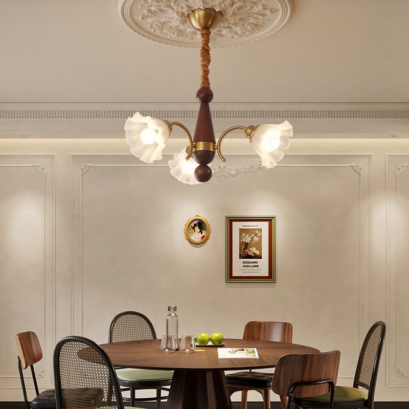 Ilvinan Kronleuchter aus Holz und Glas im traditionellen eleganten Stil