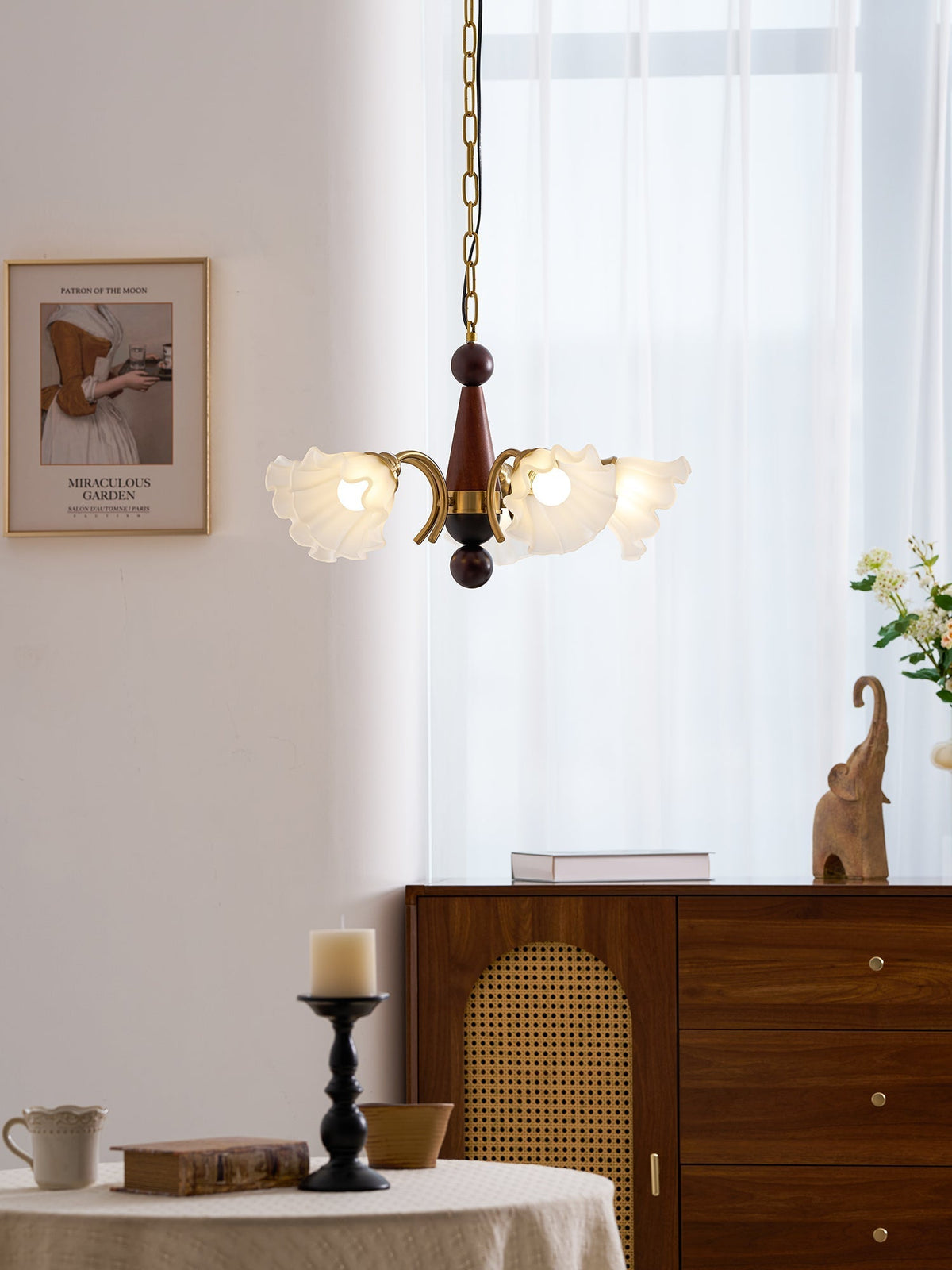 Ilvinan Kronleuchter aus Holz und Glas im traditionellen eleganten Stil