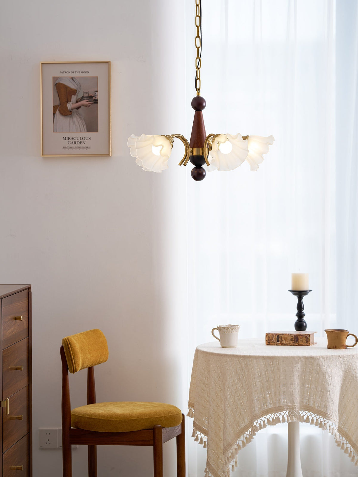 Ilvinan Kronleuchter aus Holz und Glas im traditionellen eleganten Stil