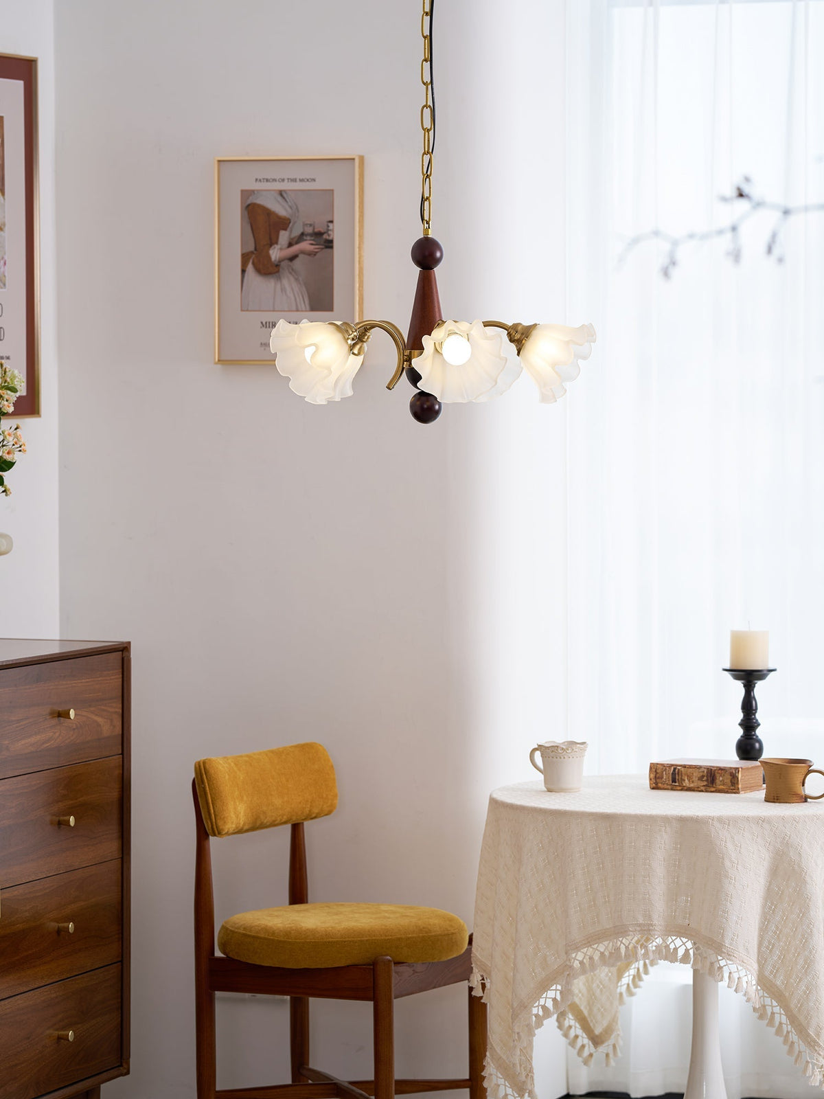 Ilvinan Kronleuchter aus Holz und Glas im traditionellen eleganten Stil