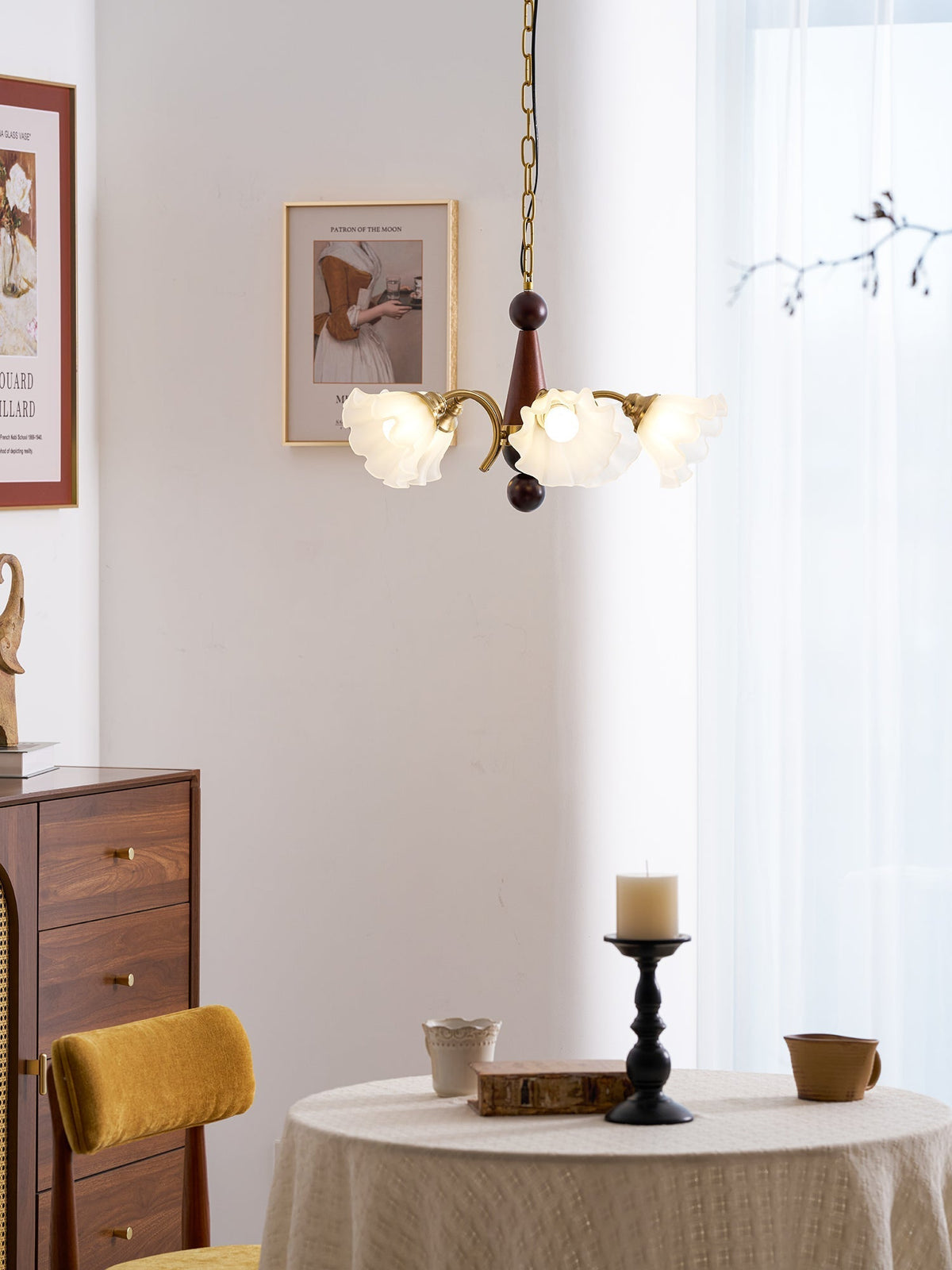 Ilvinan Kronleuchter aus Holz und Glas im traditionellen eleganten Stil