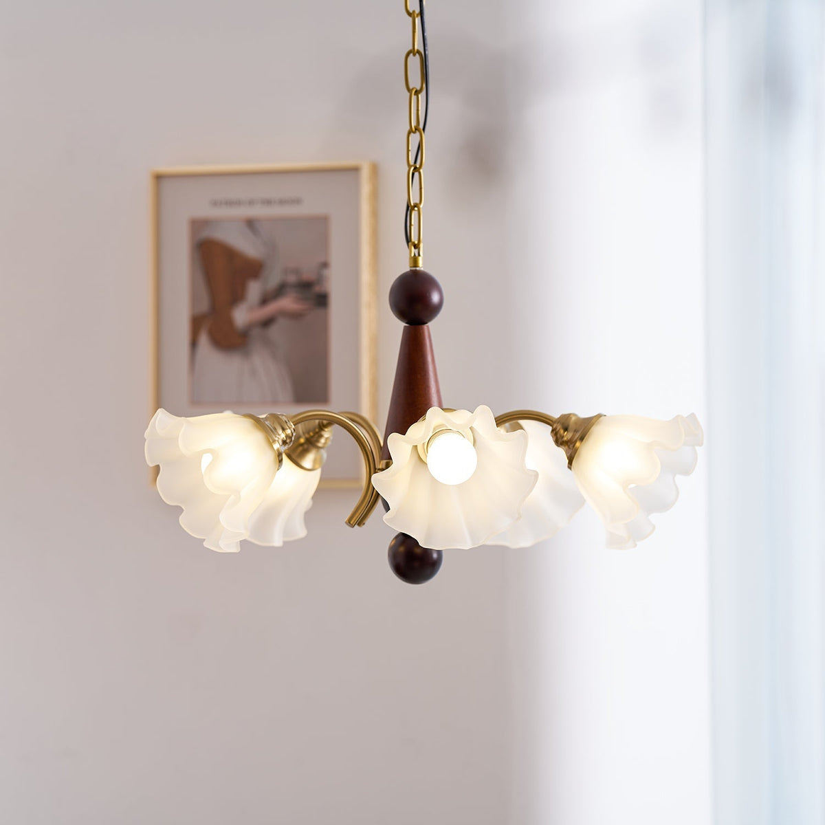 Ilvinan Kronleuchter aus Holz und Glas im traditionellen eleganten Stil