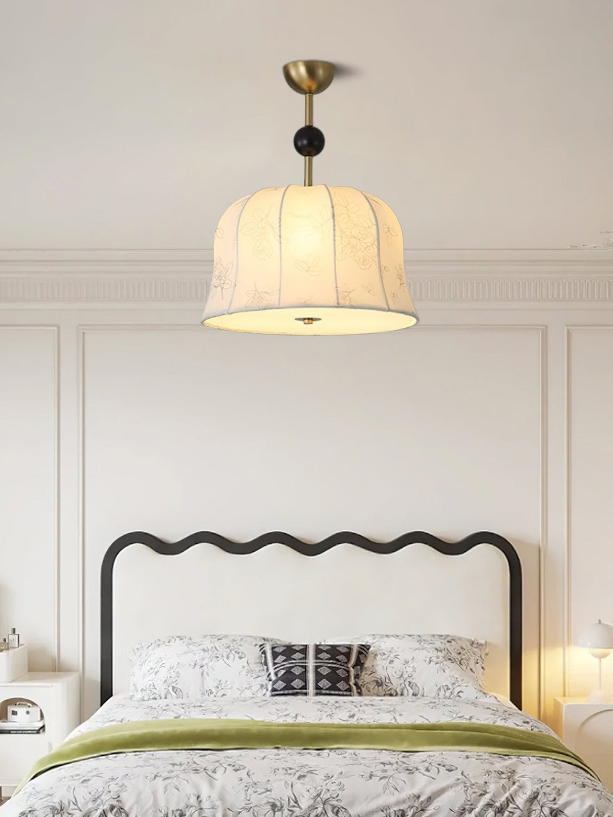 Avnoren Pendelleuchte Blossom Curve aus Stoff und Holz
