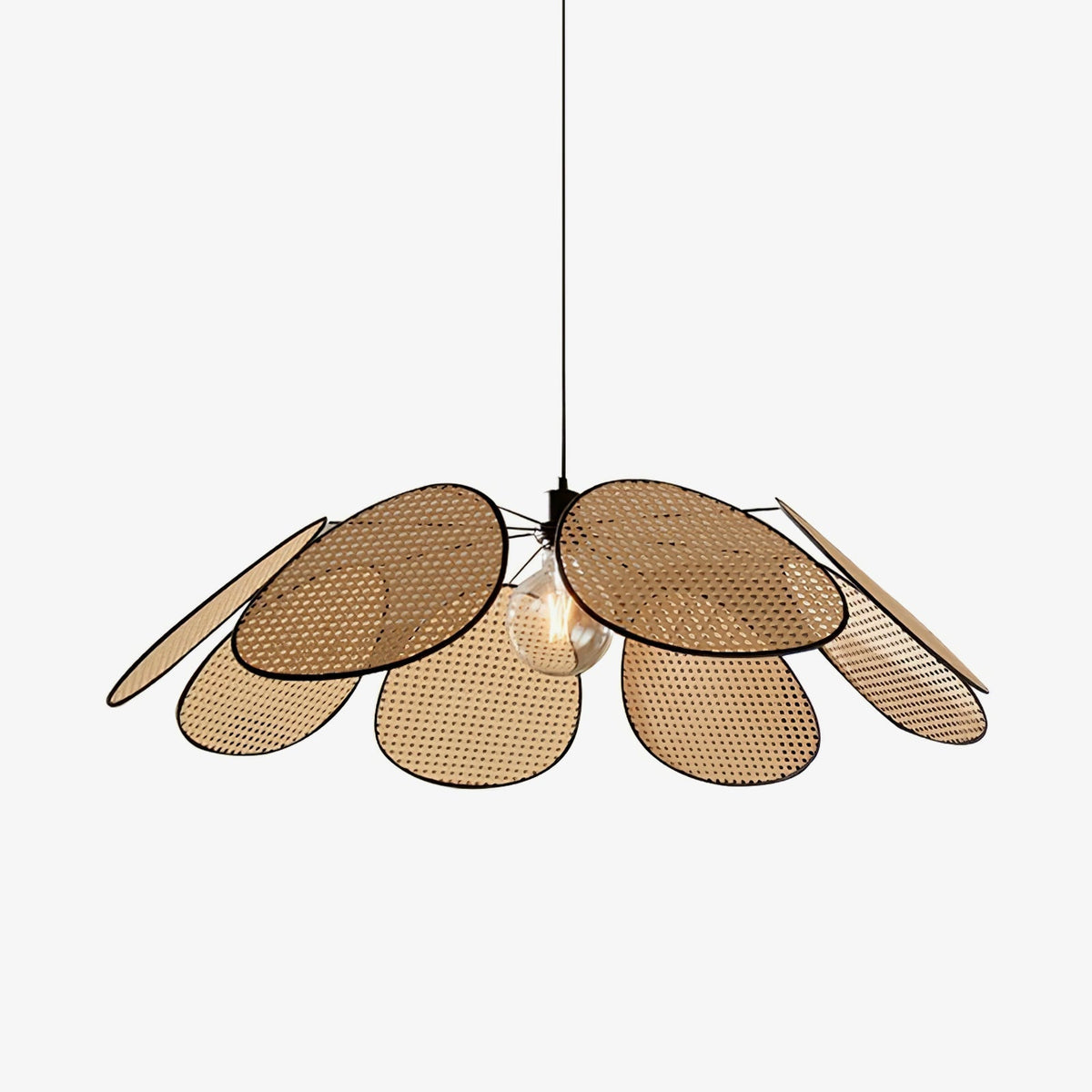 Orvara Pendelleuchte Blossom Petal aus Rattan