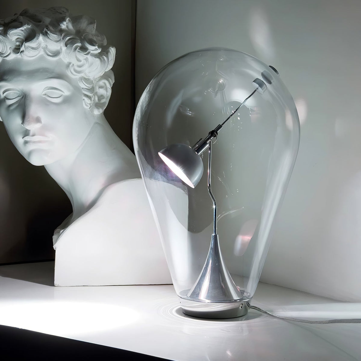 Veroce Glas-Industrie-Tischleuchte