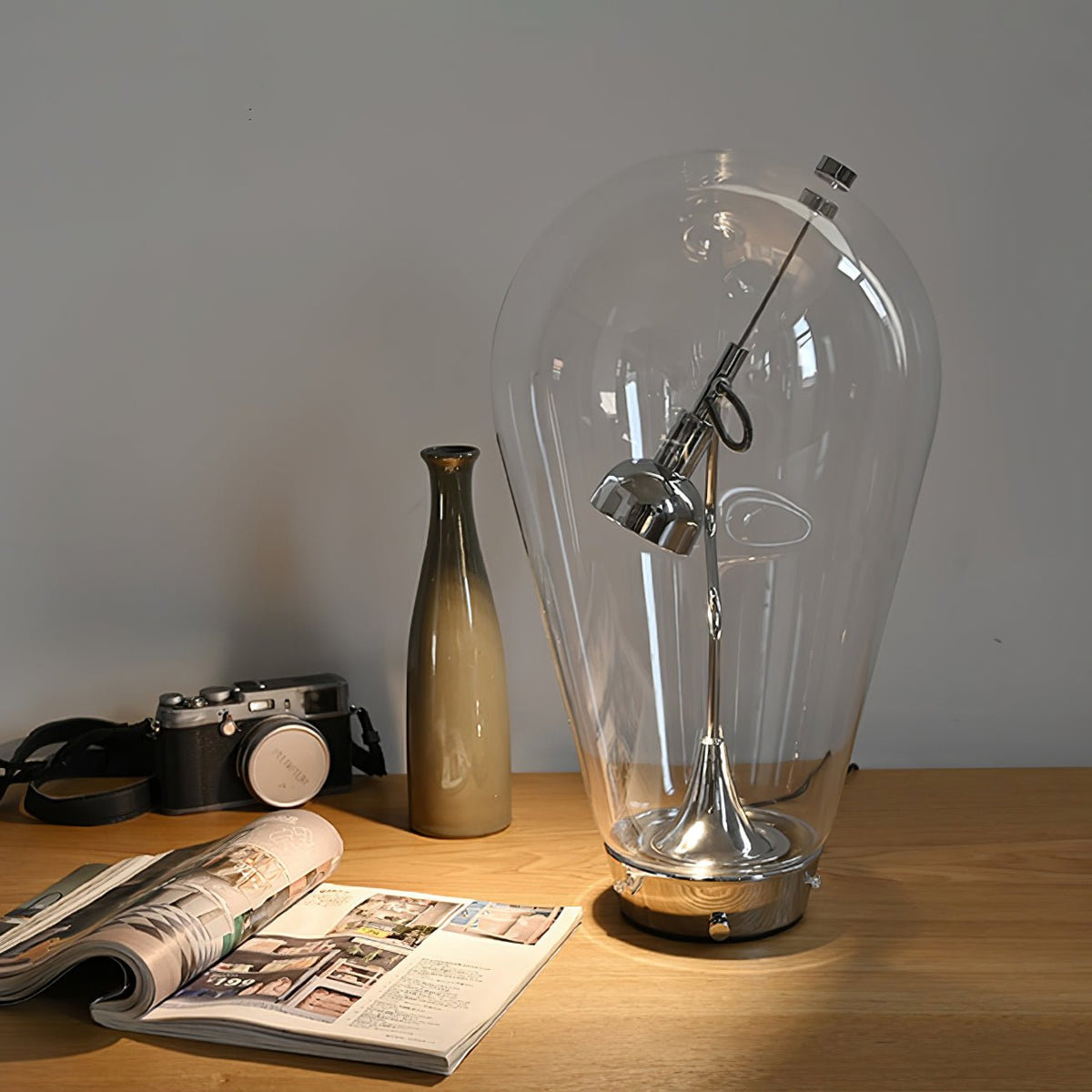 Veroce Glas-Industrie-Tischleuchte