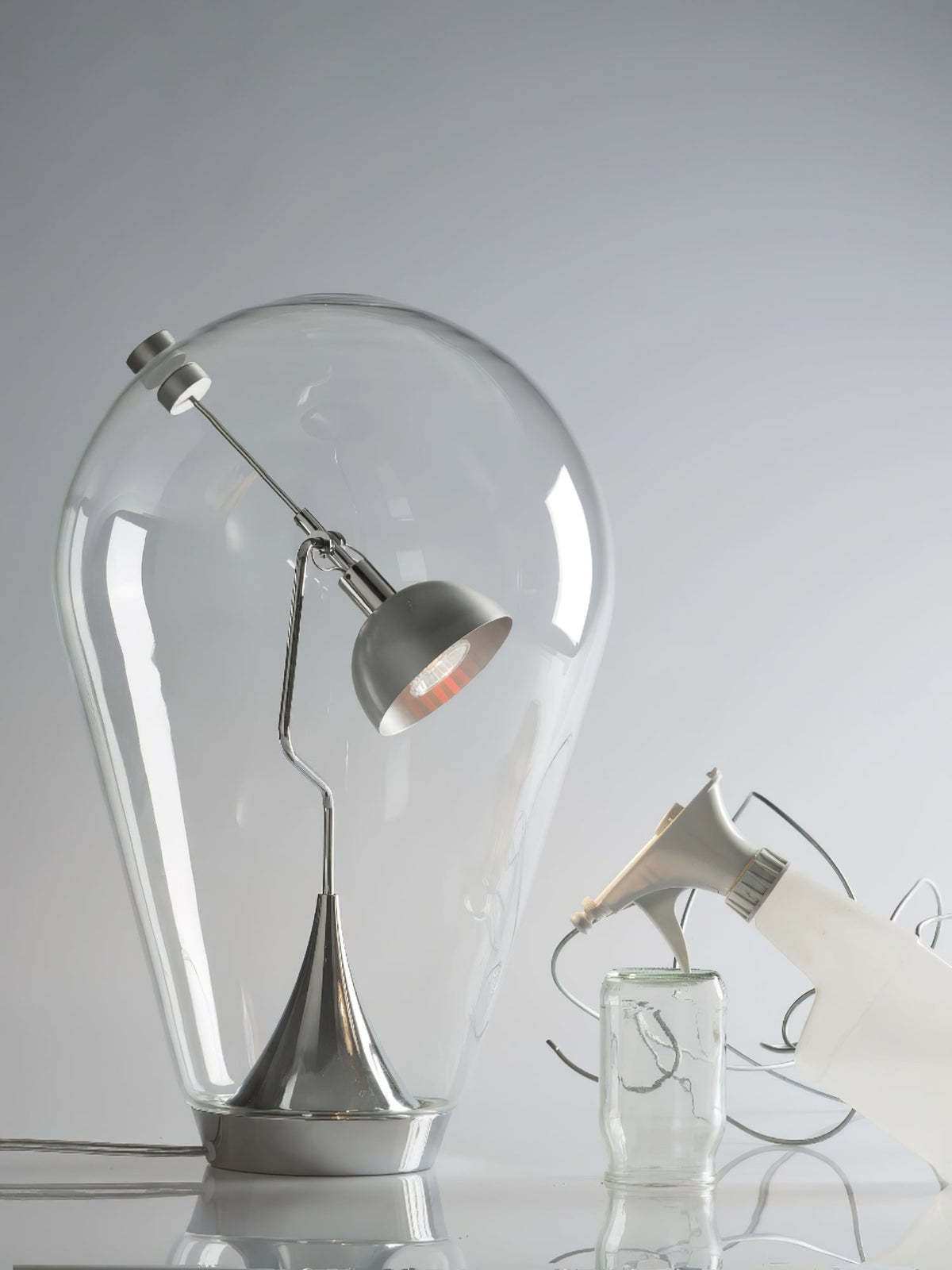 Veroce Glas-Industrie-Tischleuchte