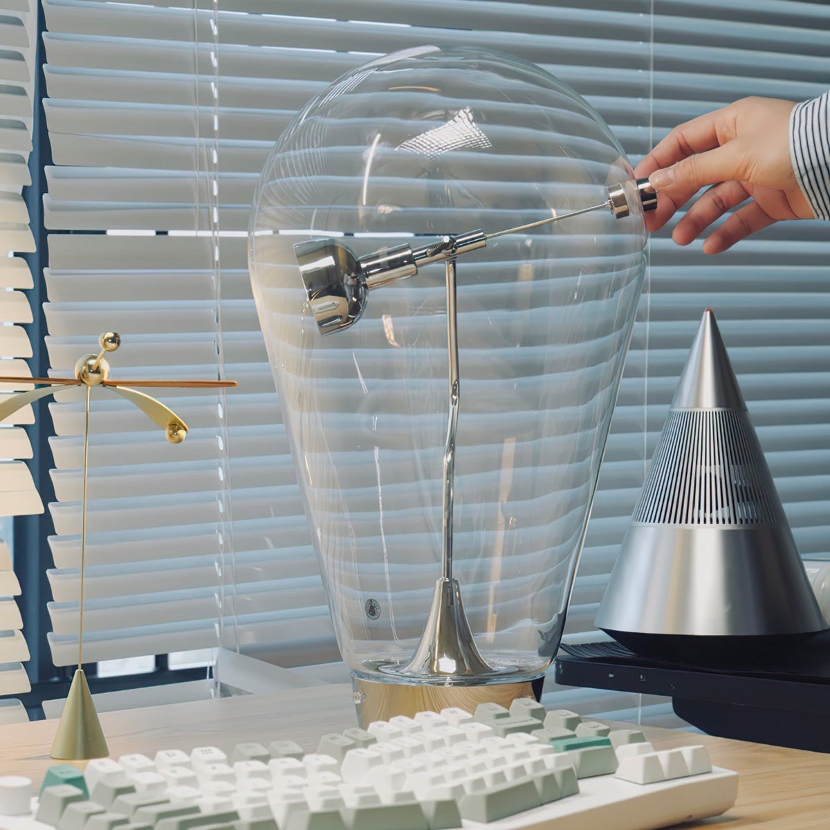 Veroce Glas-Industrie-Tischleuchte
