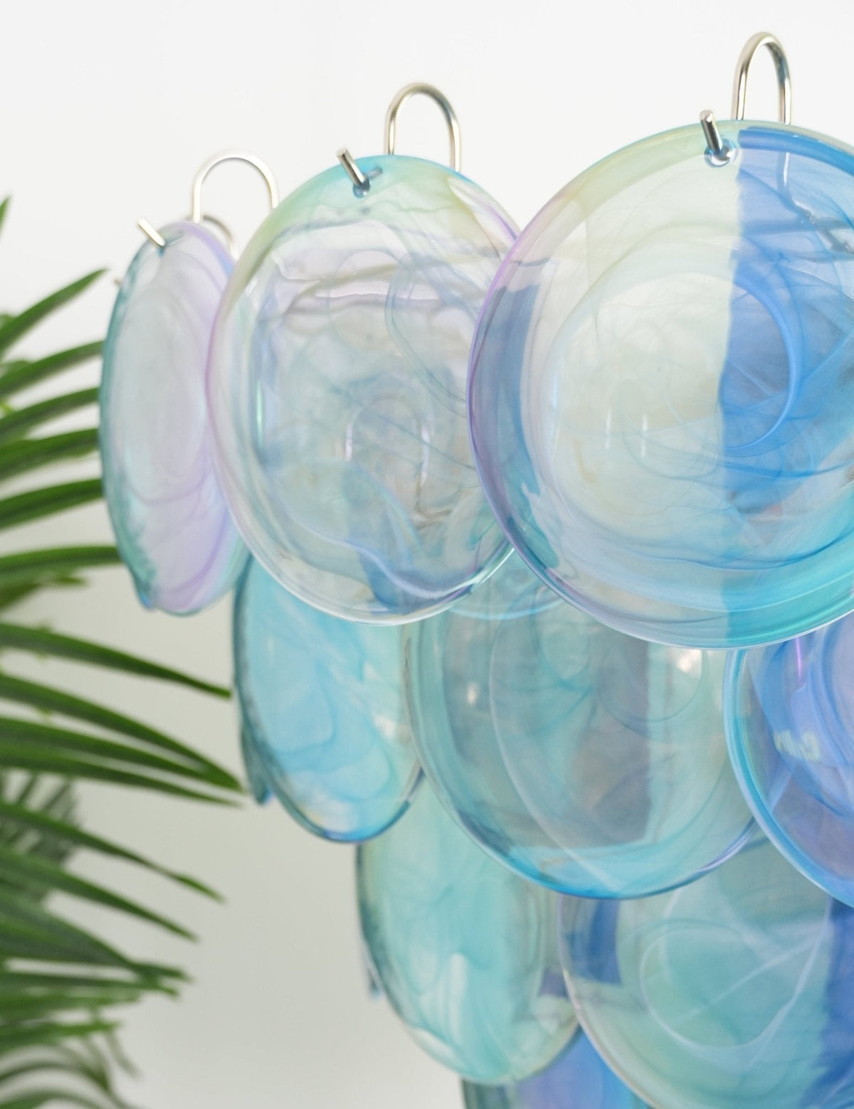 Veloissa Kronleuchter aus Murano-Glasscheiben in Blau elegant