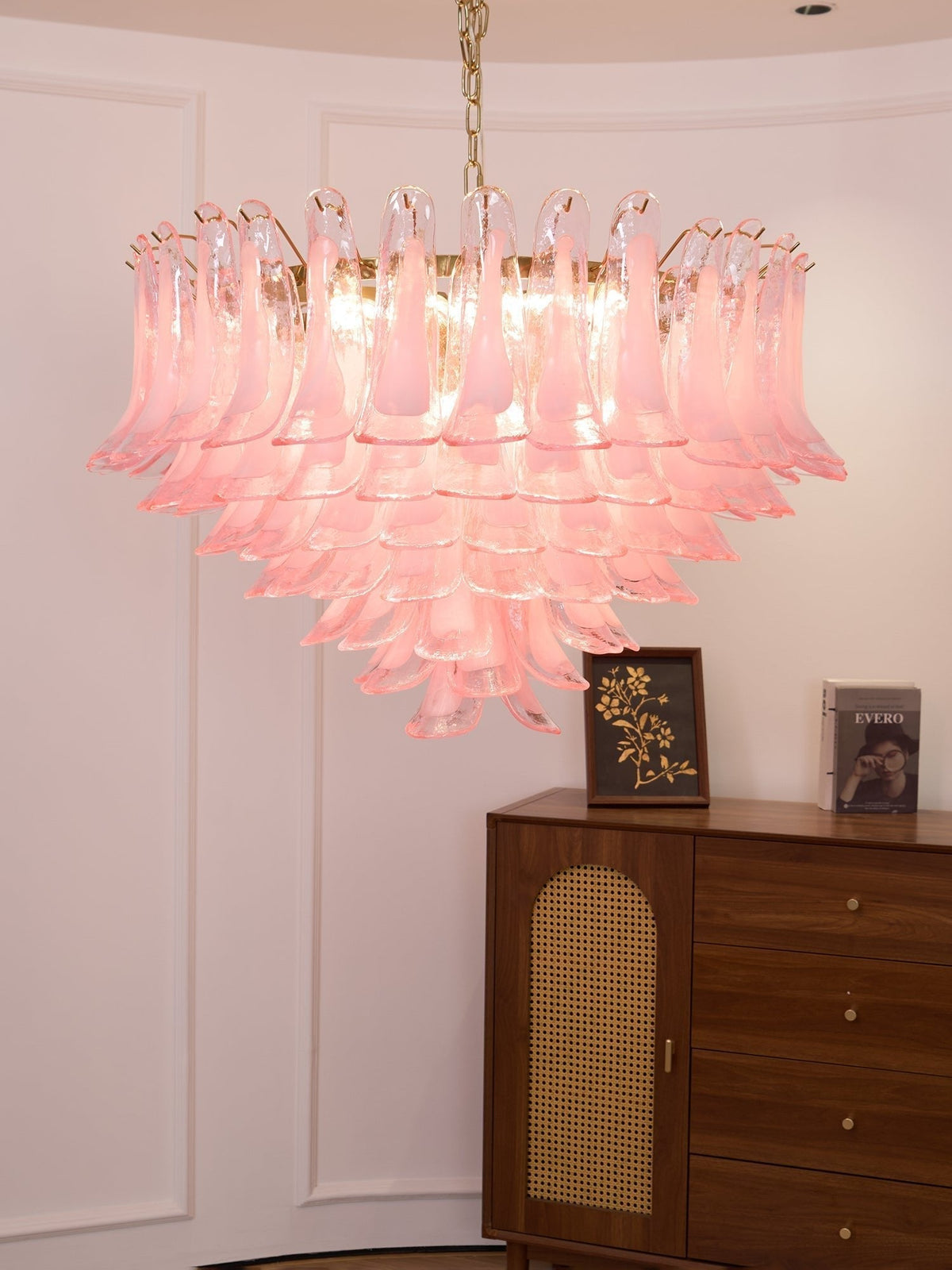 Celaella Kronleuchter aus rosa Murano-Glasblüten in Kaskadenform mit eleganter Blush-Pink-Färbung
