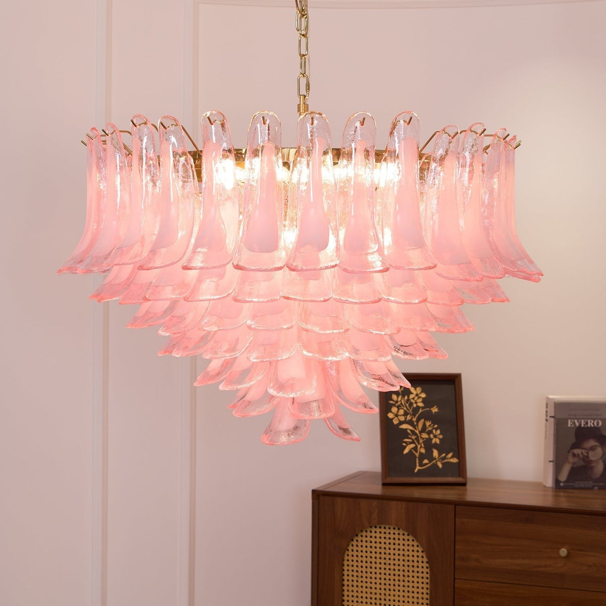 Celaella Kronleuchter aus rosa Murano-Glasblüten in Kaskadenform mit eleganter Blush-Pink-Färbung