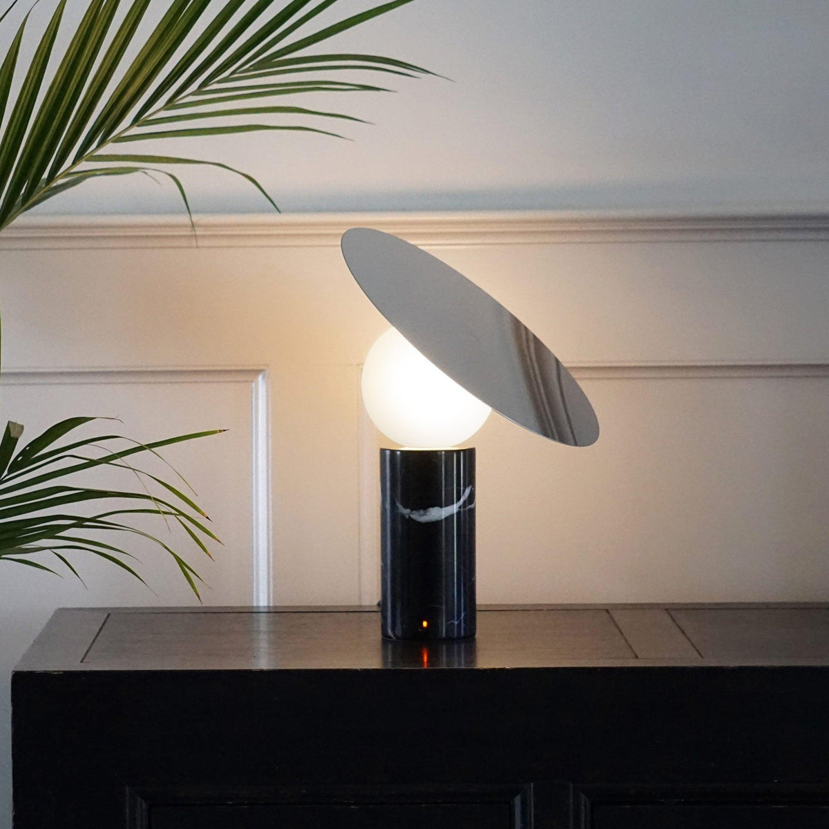 Dila Minimalistische Tischleuchte aus Marmor