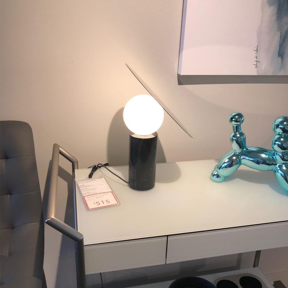 Dila Minimalistische Tischleuchte aus Marmor