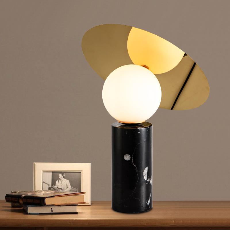 Dila Minimalistische Tischleuchte aus Marmor