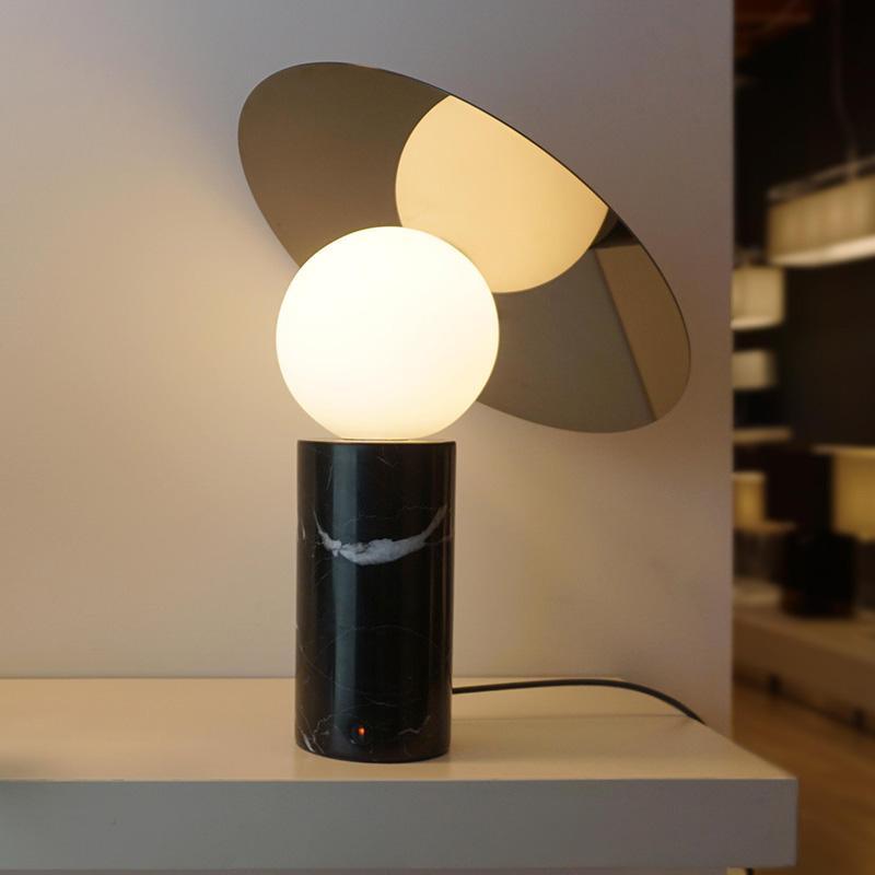 Dila Minimalistische Tischleuchte aus Marmor
