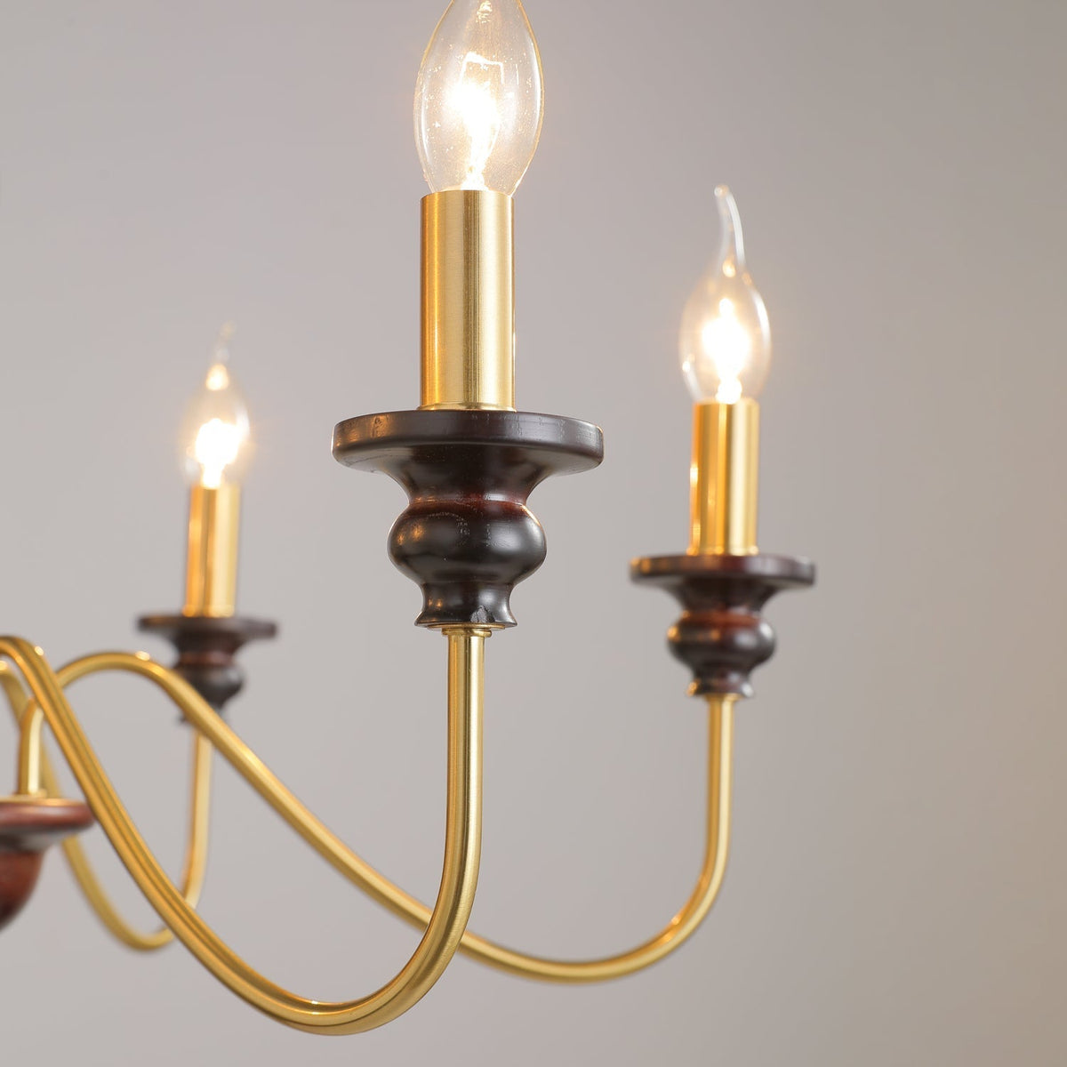 Ilvenan Kronleuchter im traditionellen Stil mit Vintage-Holzaufsatz