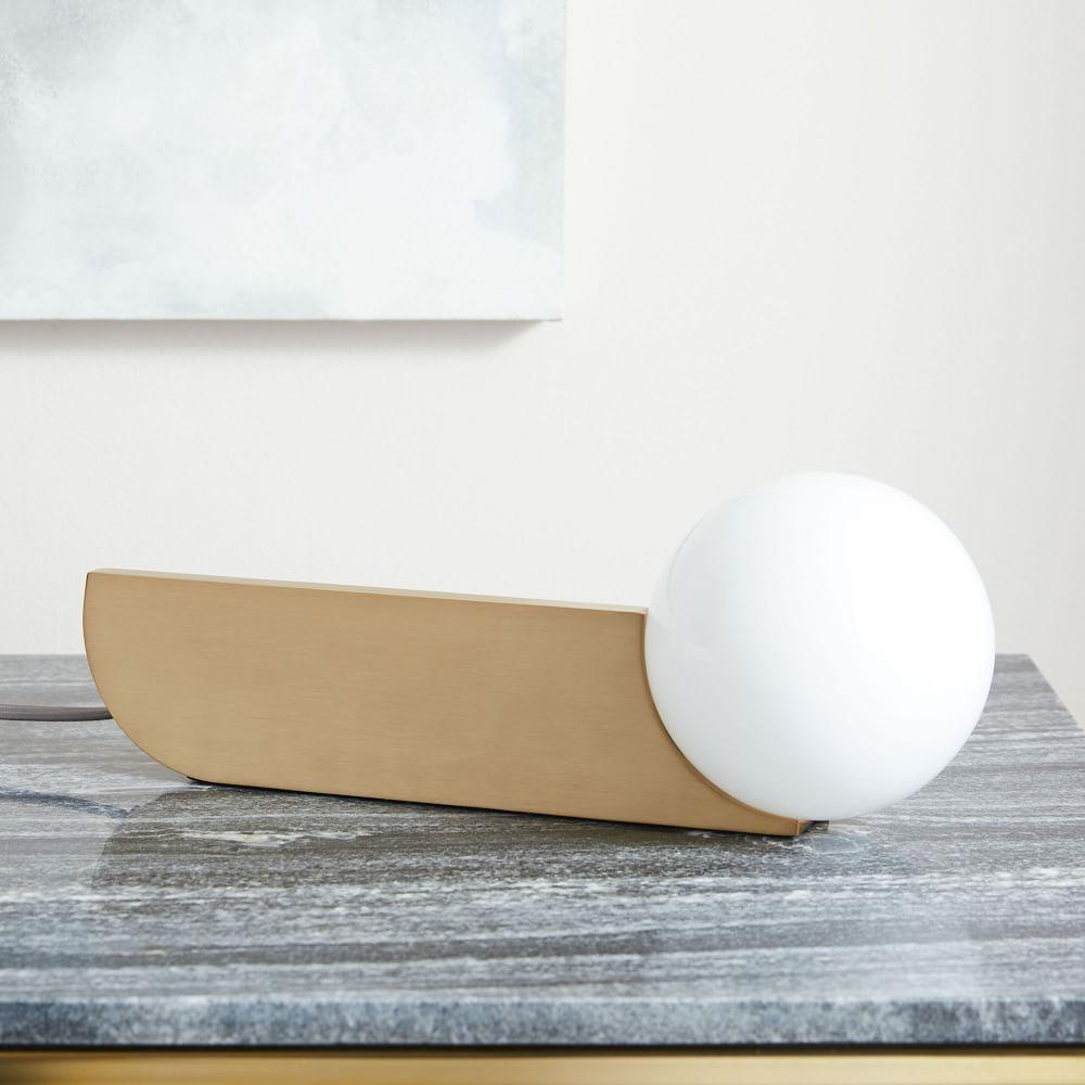 Liorarelle Wandleuchte aus Glas mit Kugellampen in skulpturaler Form