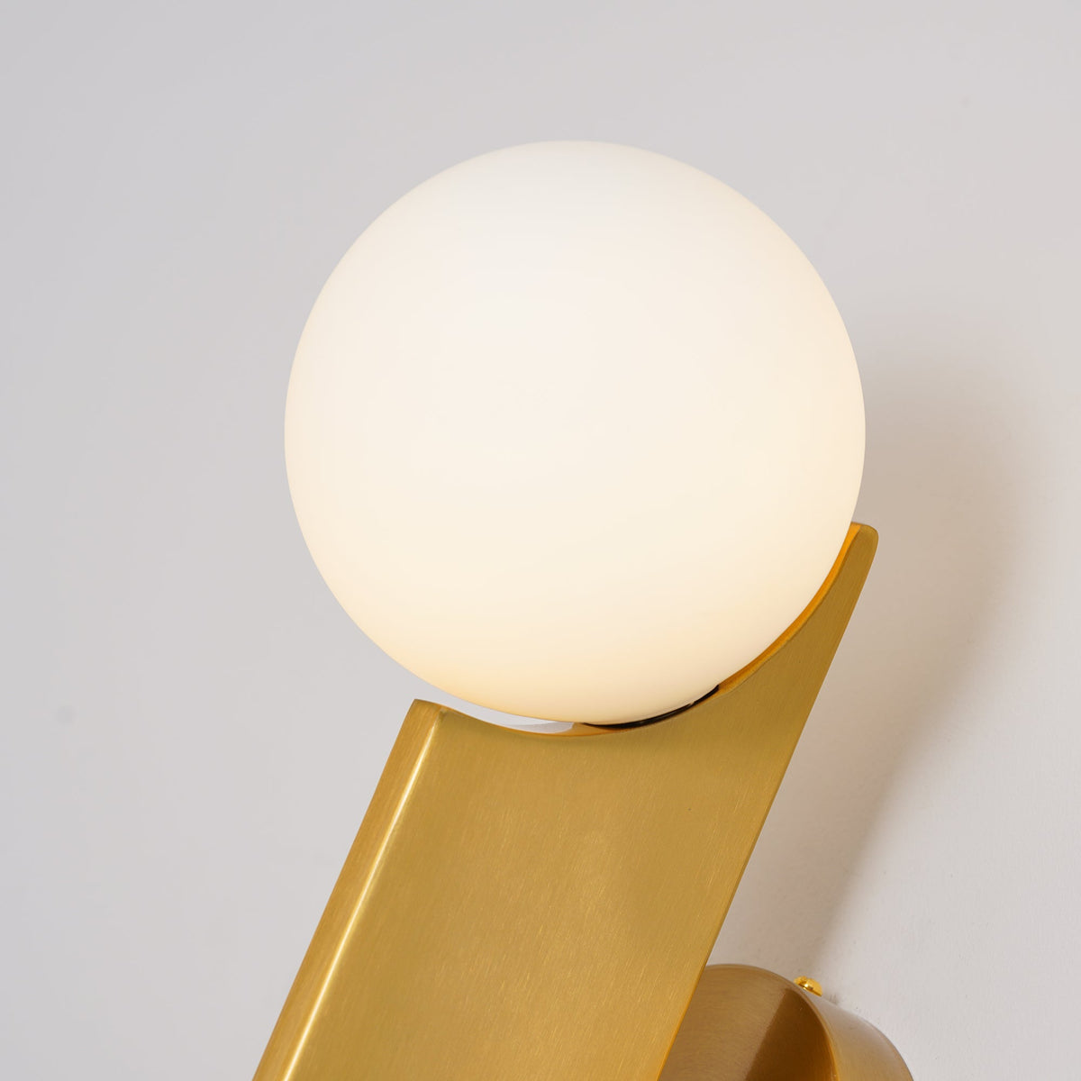 Liorarelle Wandleuchte aus Glas mit Kugellampen in skulpturaler Form