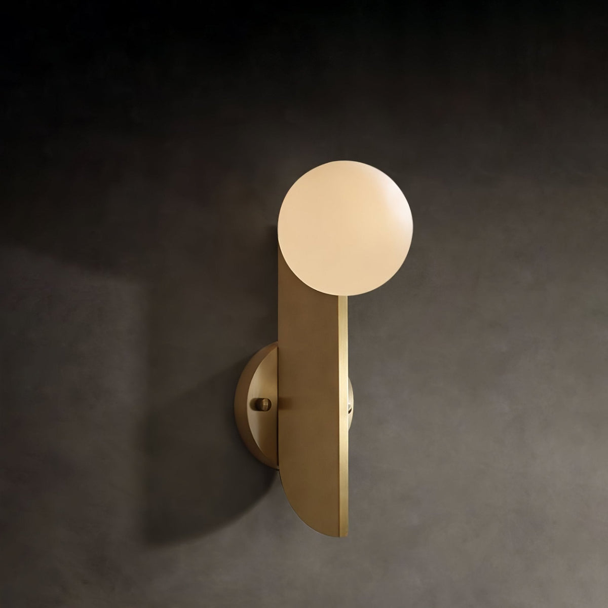 Liorarelle Wandleuchte aus Glas mit Kugellampen in skulpturaler Form