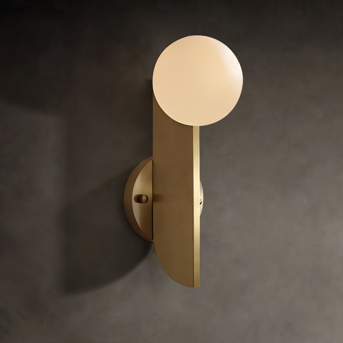 Liorarelle Wandleuchte aus Glas mit Kugellampen in skulpturaler Form