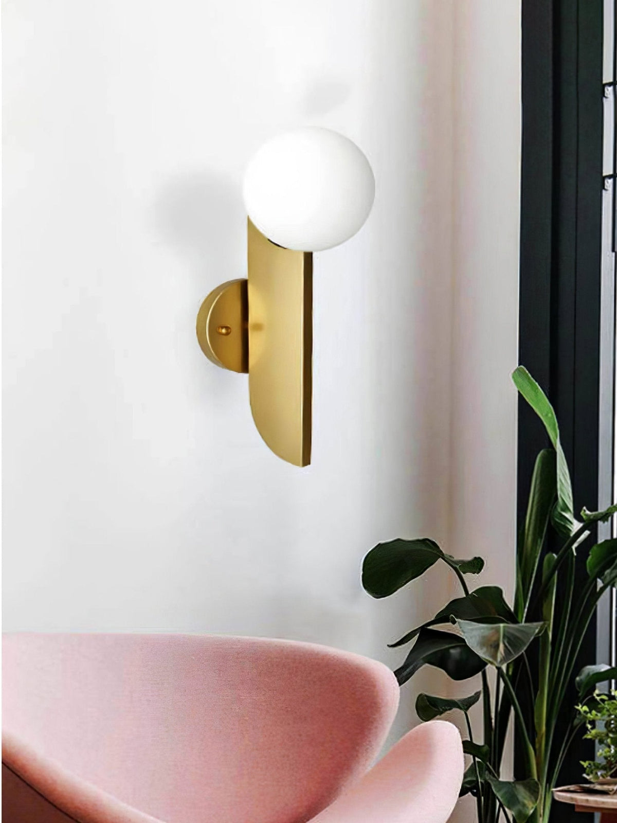 Liorarelle Wandleuchte aus Glas mit Kugellampen in skulpturaler Form