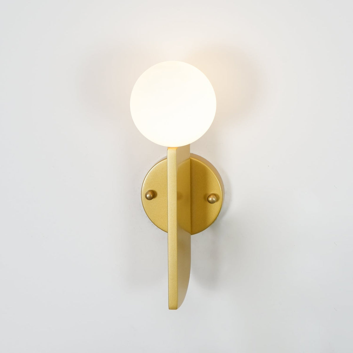 Liorarelle Wandleuchte aus Glas mit Kugellampen in skulpturaler Form