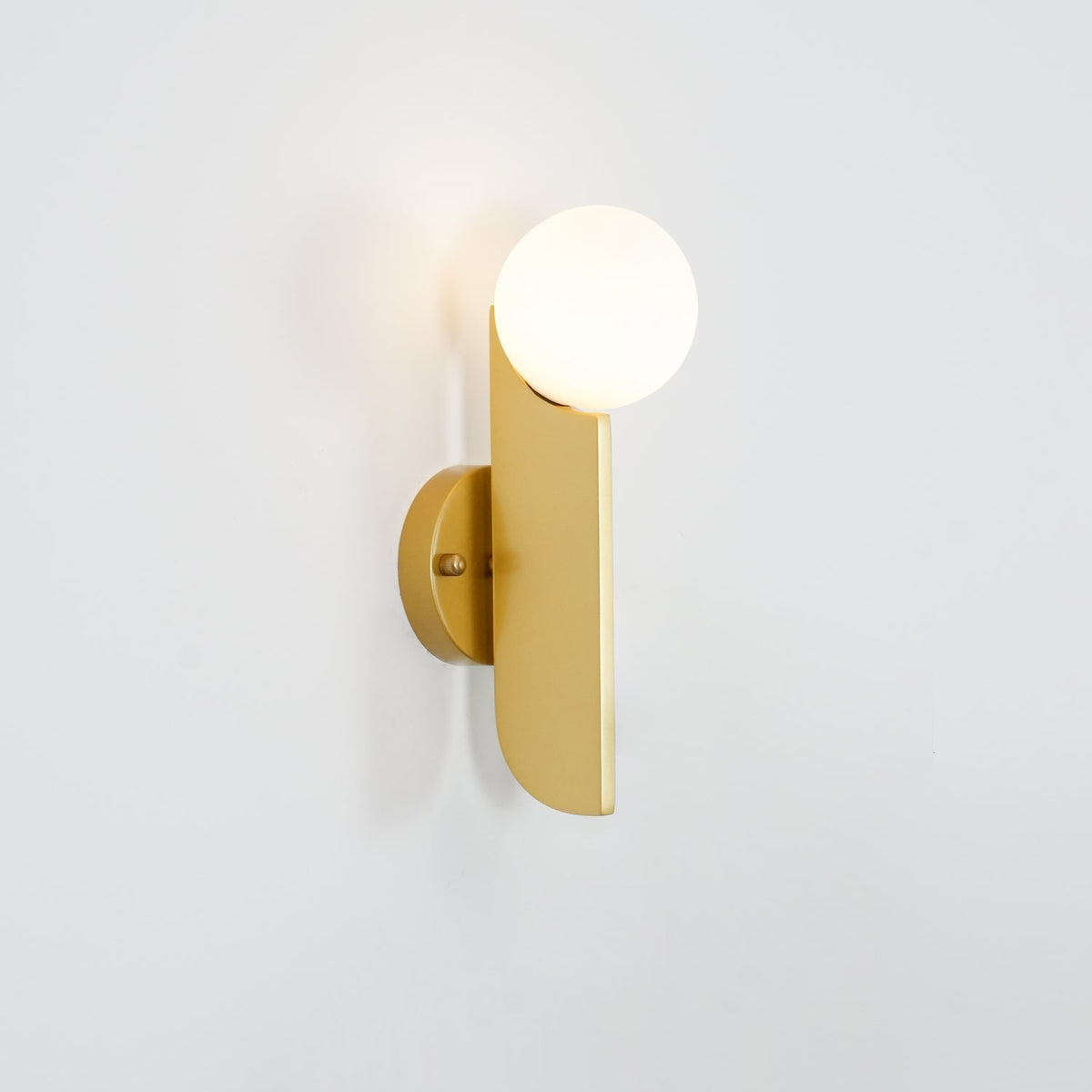 Liorarelle Wandleuchte aus Glas mit Kugellampen in skulpturaler Form