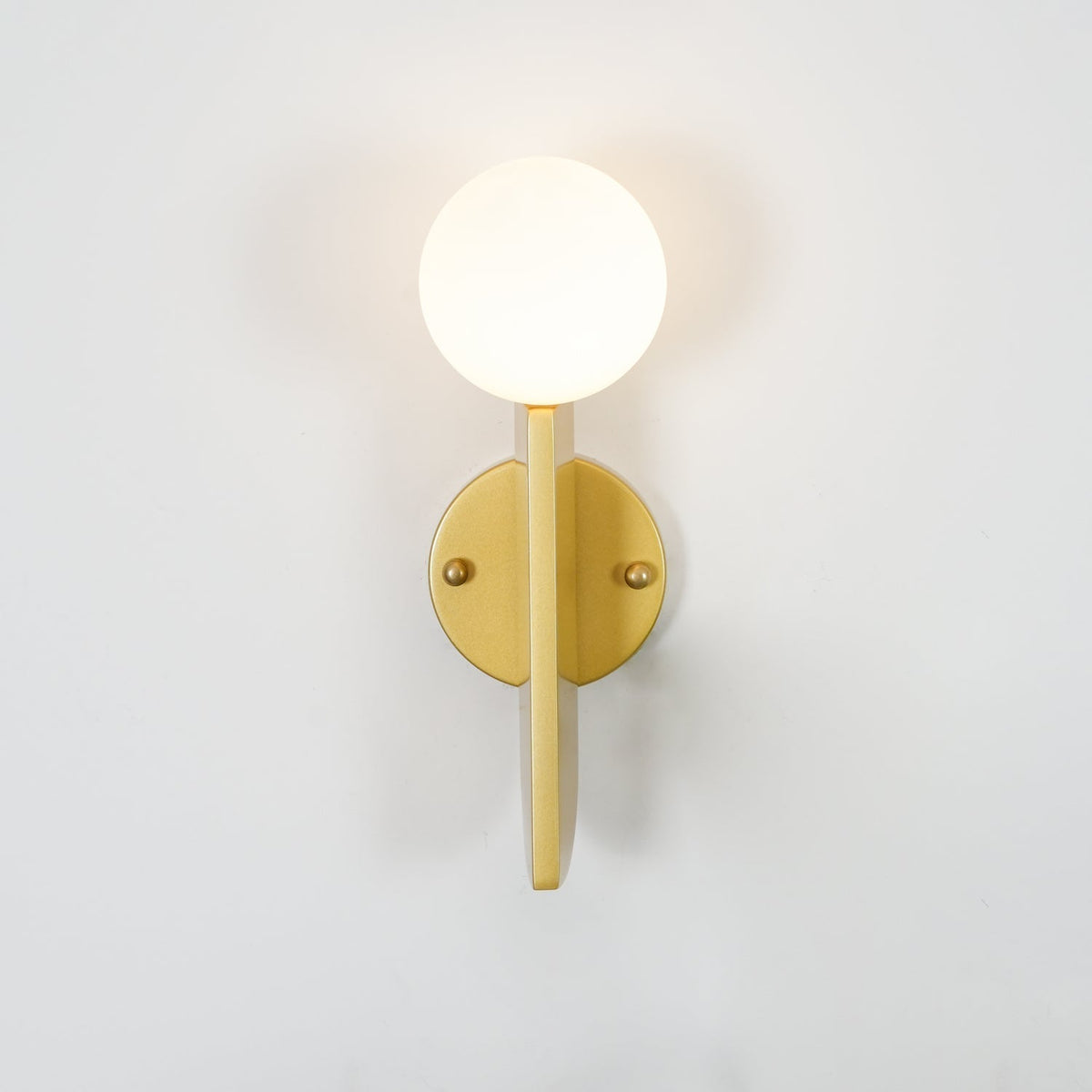 Liorarelle Wandleuchte aus Glas mit Kugellampen in skulpturaler Form