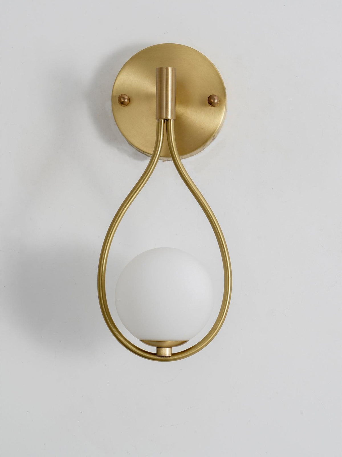 Eiralaya zeitgenössische minimalistische Wandleuchte aus Messing mit Glas für das Badezimmer | Cielum