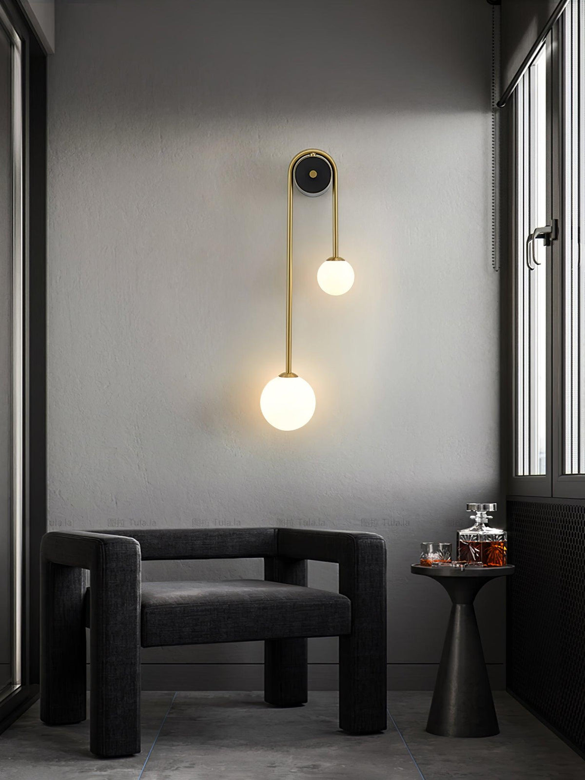 Teveny zeitgenössische minimalistische Wandleuchte aus Messing und Glas in Bogenform