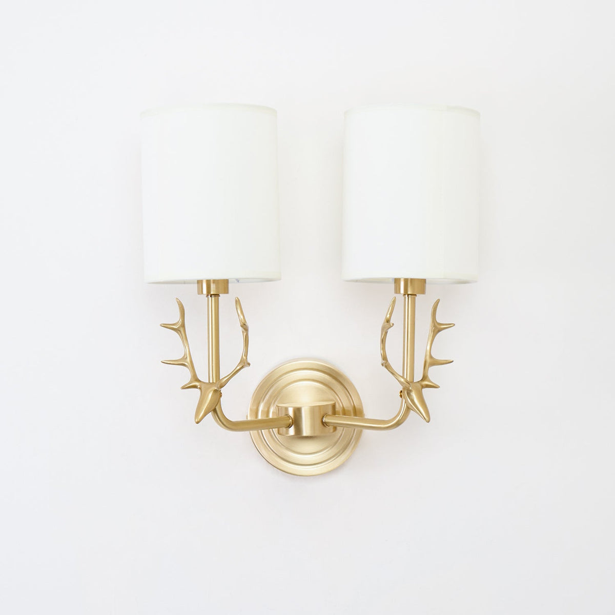 Auriviella Elegance Hirschkopf-Wandleuchte aus Messing