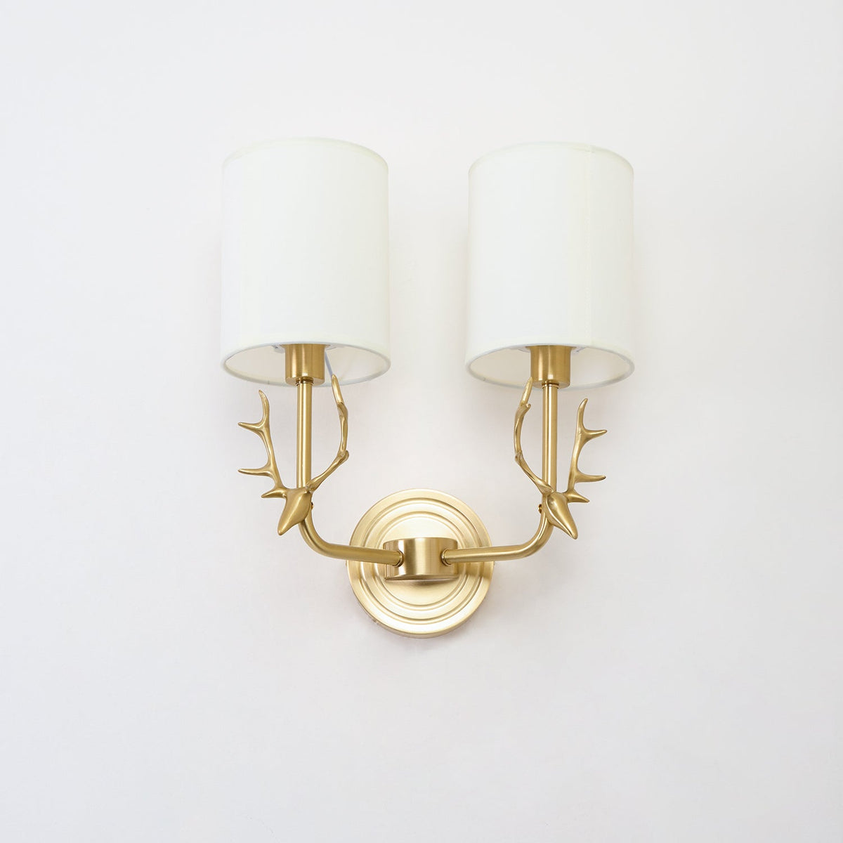 Auriviella Elegance Hirschkopf-Wandleuchte aus Messing