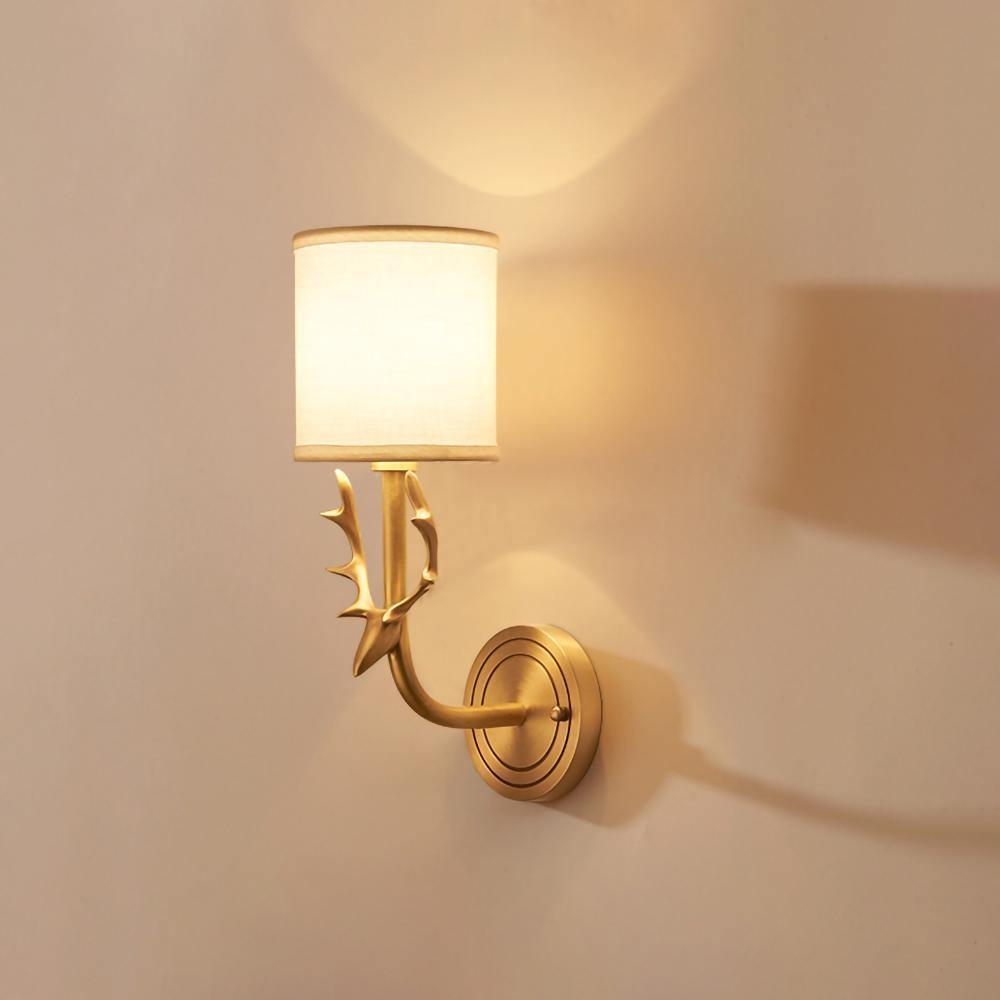 Auriviella Elegance Hirschkopf-Wandleuchte aus Messing