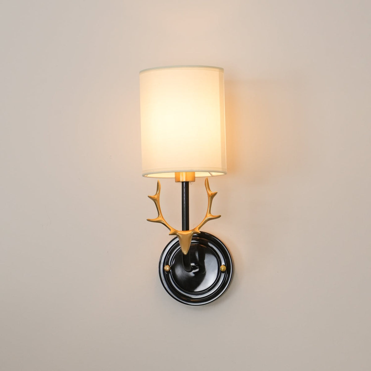Auriviella Elegance Hirschkopf-Wandleuchte aus Messing