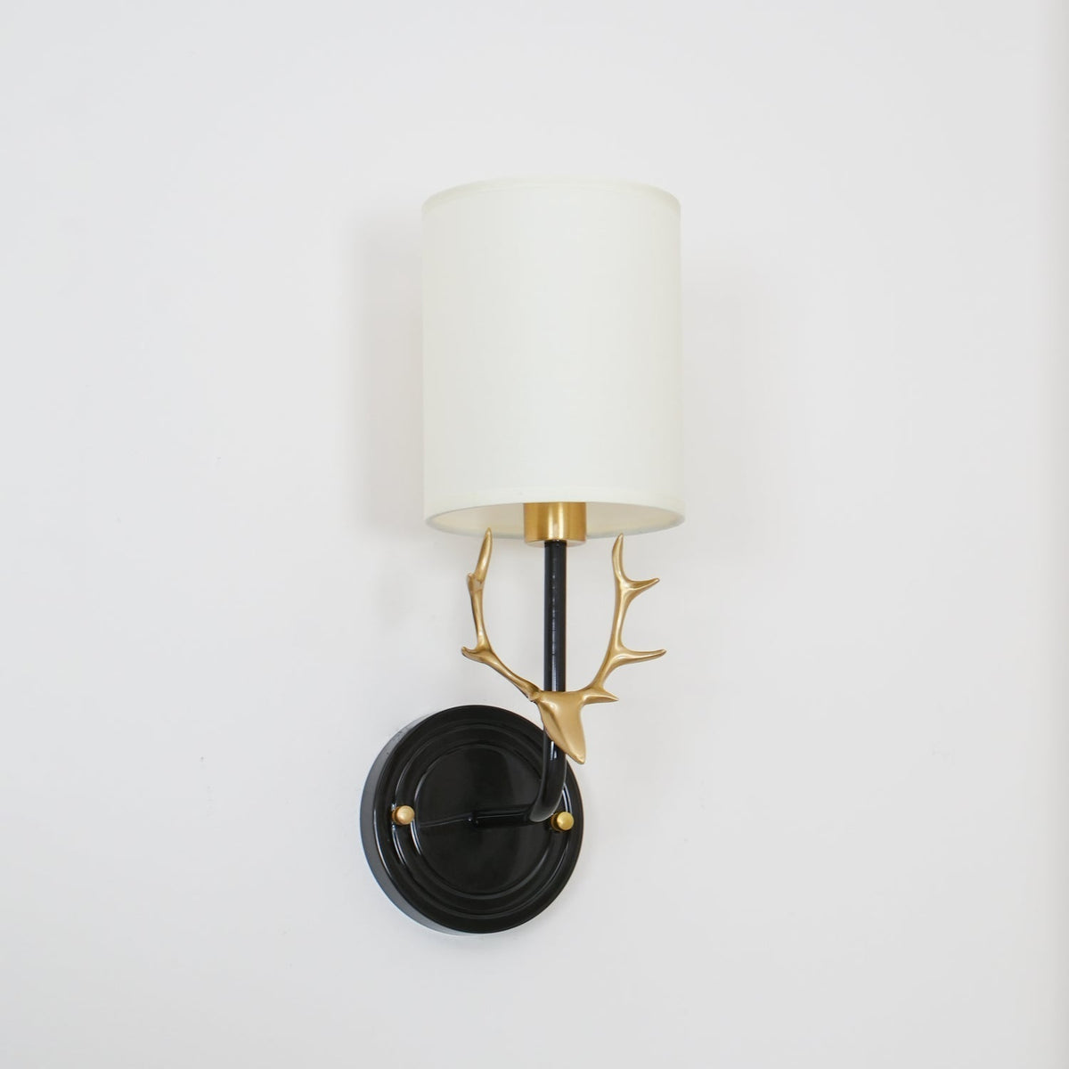 Auriviella Elegance Hirschkopf-Wandleuchte aus Messing