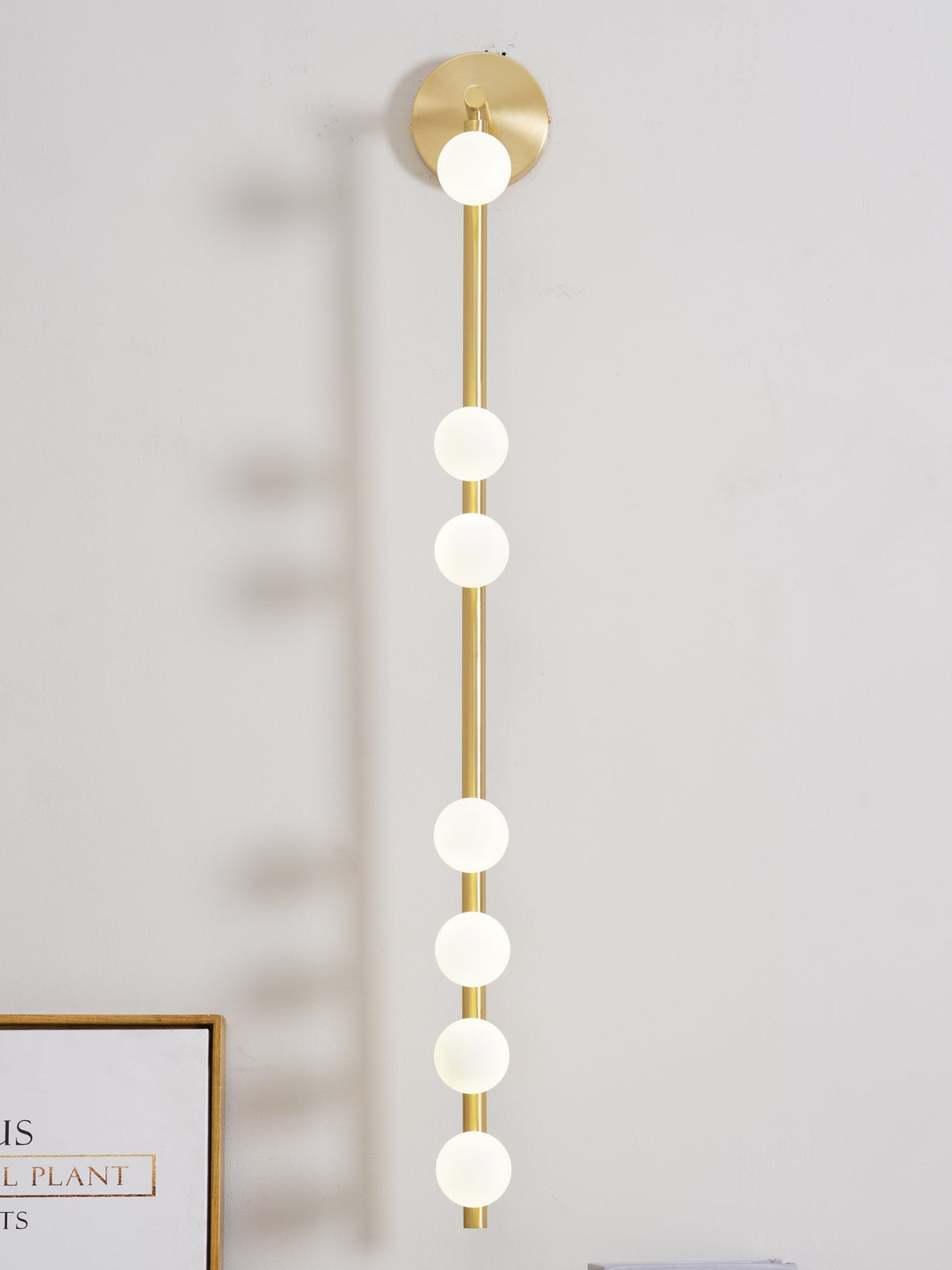 Rory zeitgenössische minimalistische Röhren-Wandleuchte aus Messing und Glas