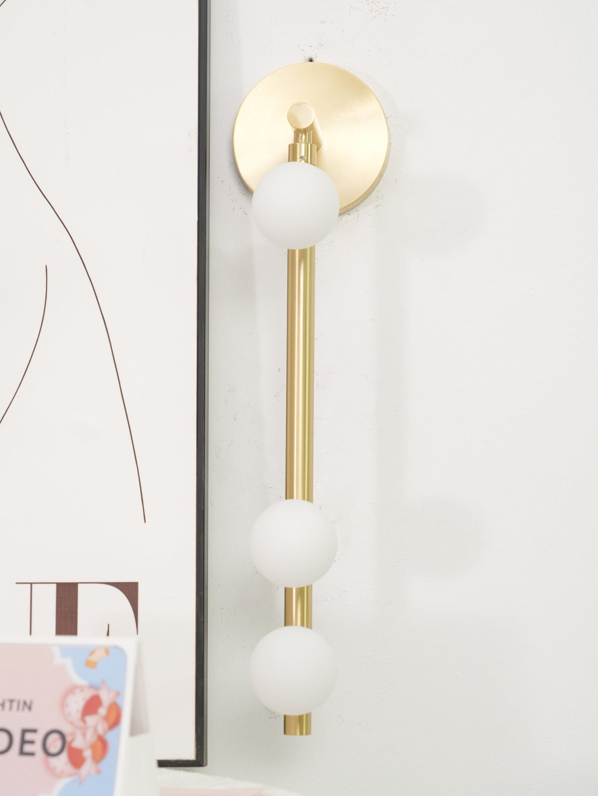 Rory zeitgenössische minimalistische Röhren-Wandleuchte aus Messing und Glas