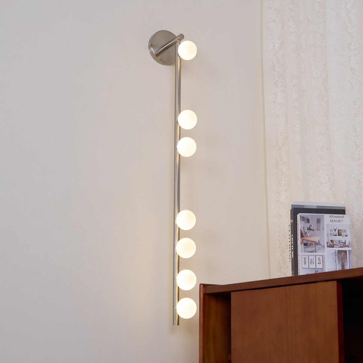 Rory zeitgenössische minimalistische Röhren-Wandleuchte aus Messing und Glas