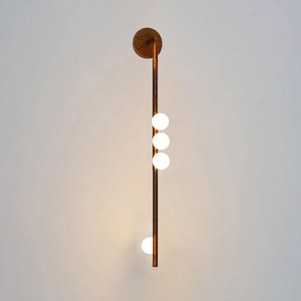 Rory zeitgenössische minimalistische Röhren-Wandleuchte aus Messing und Glas