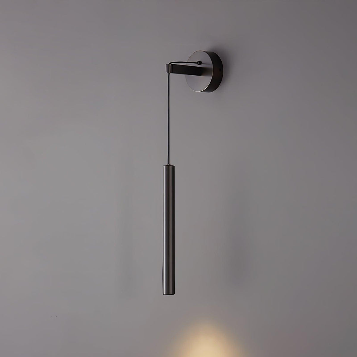 Loxley zeitgenössische minimalistische Line-Wandleuchte aus Messing