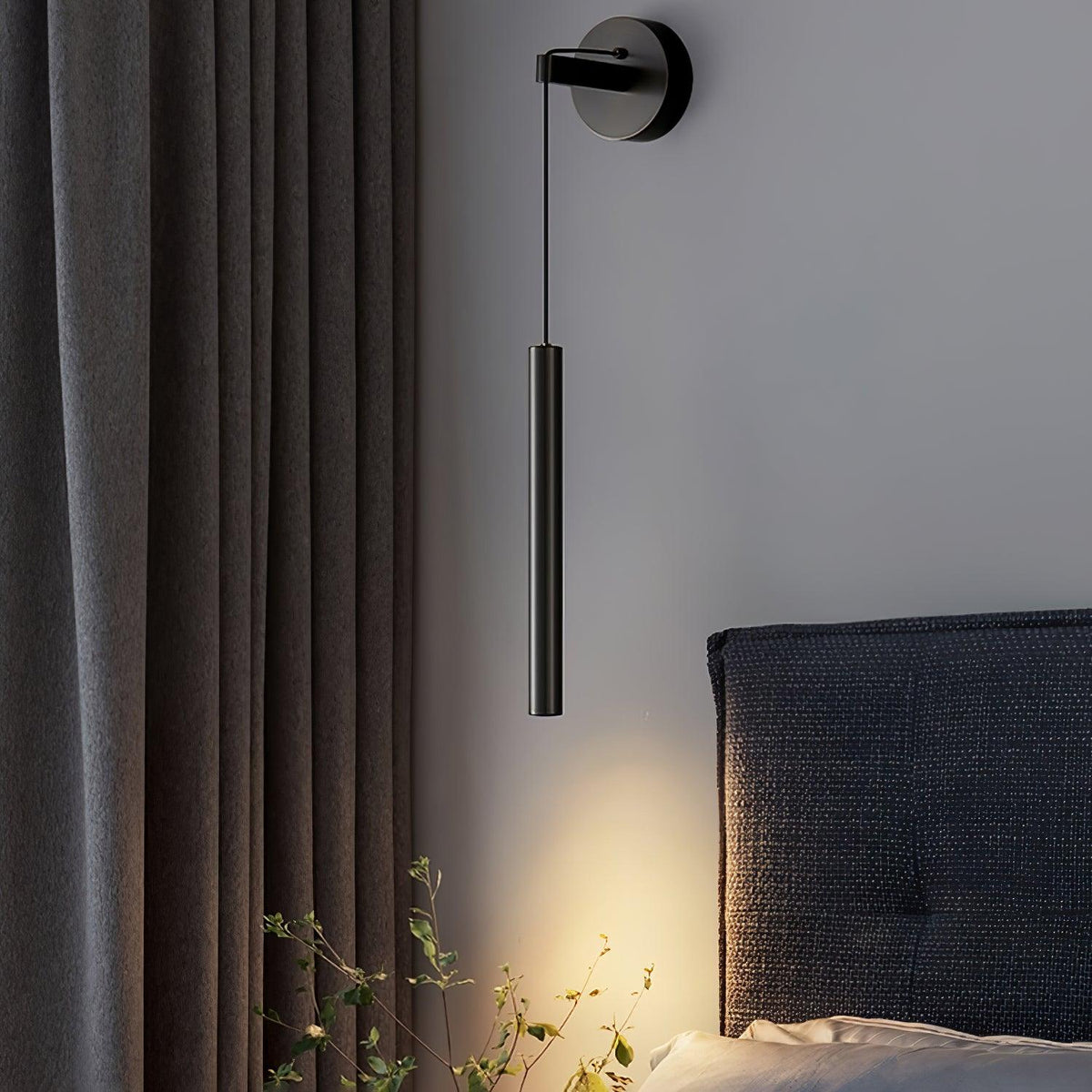 Loxley zeitgenössische minimalistische Line-Wandleuchte aus Messing