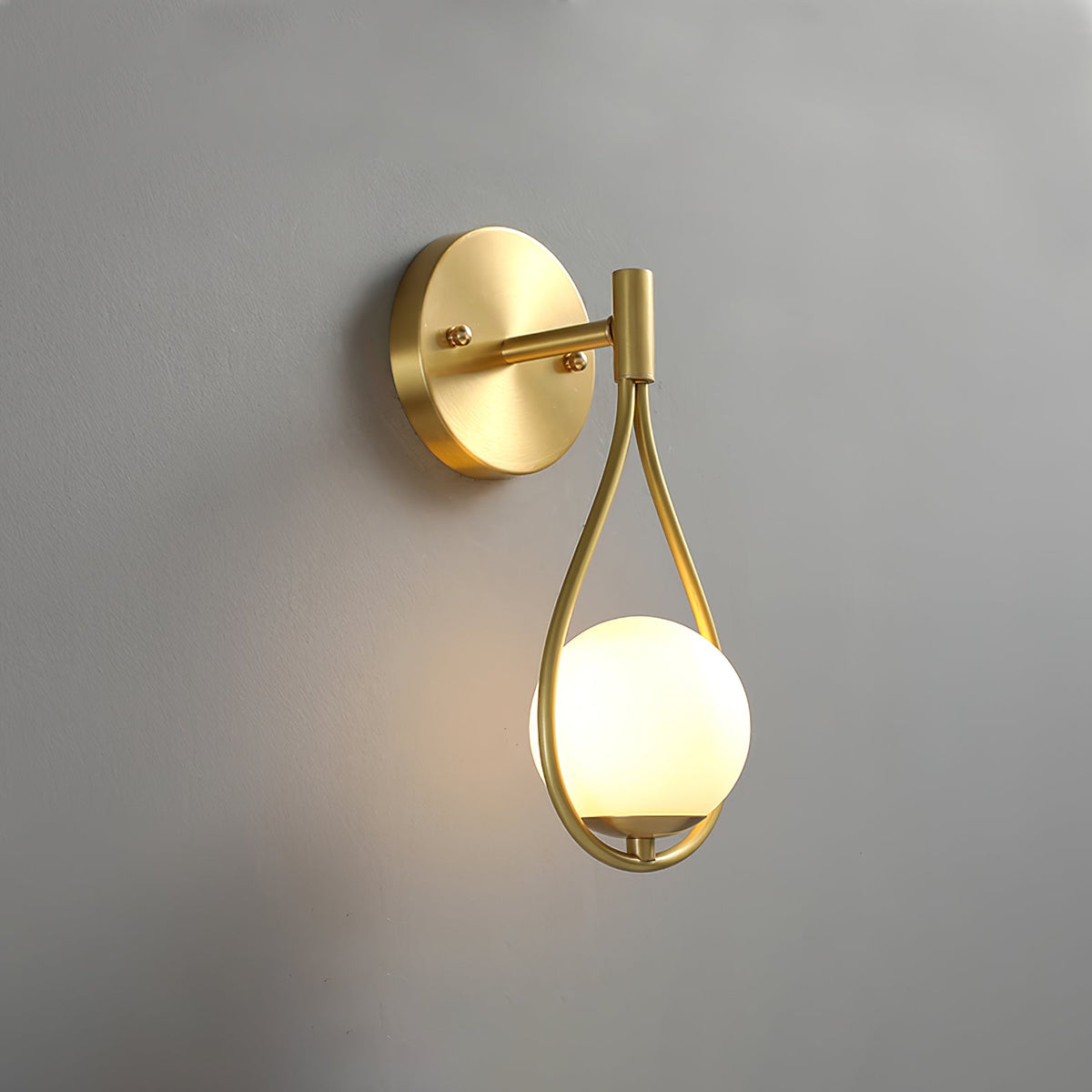 Eiralaya zeitgenössische minimalistische Wandleuchte aus Messing mit Glas für das Badezimmer | Cielum