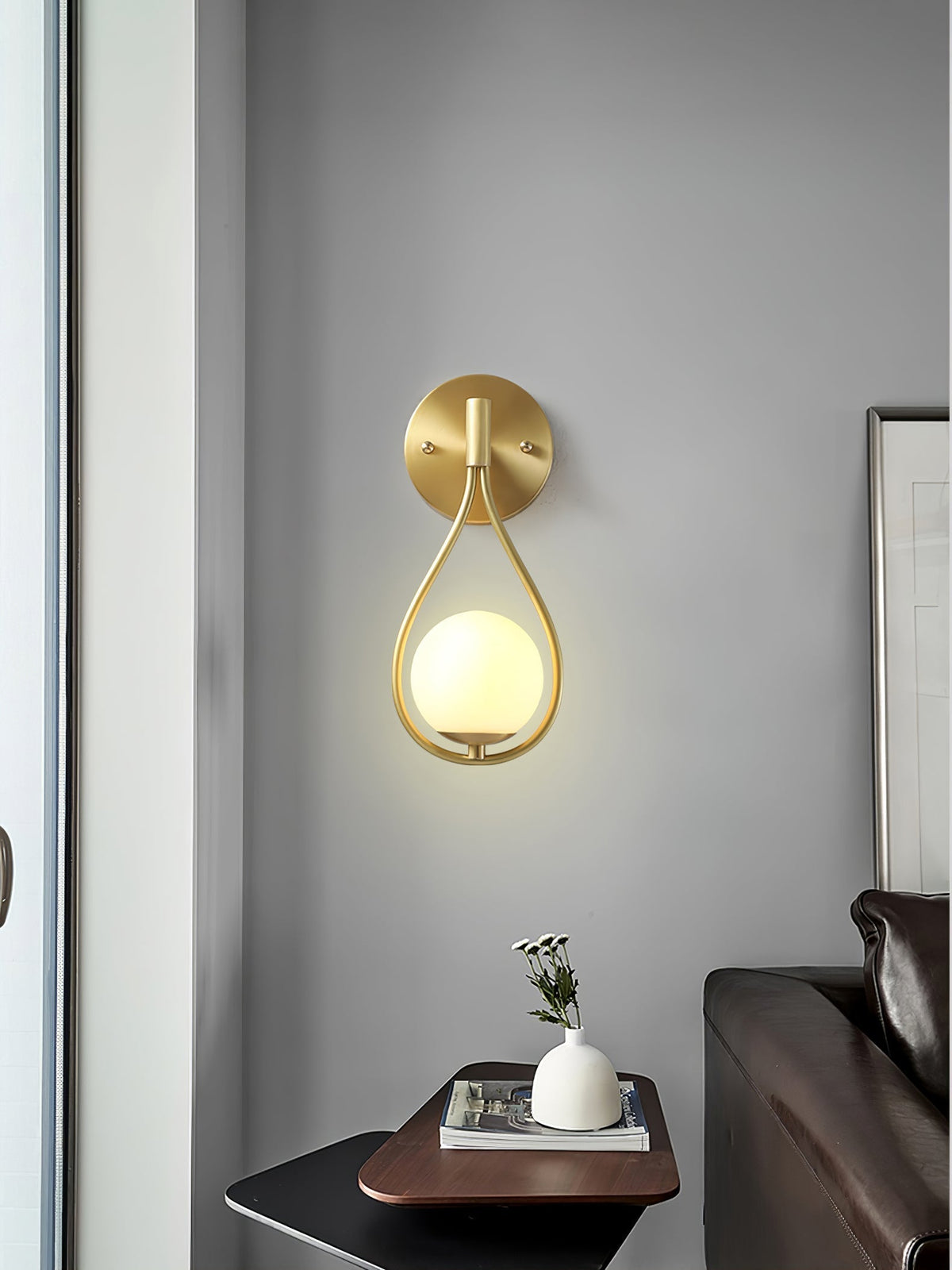 Eiralaya zeitgenössische minimalistische Wandleuchte aus Messing mit Glas für das Badezimmer | Cielum